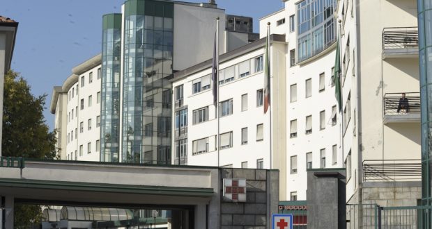 All’ospedale di Sesto San Giovanni un solo rianimatore per tre reparti: “Regione Lombardia ha ricevuto 80 milioni di euro per assumere personale, faccia i bandi